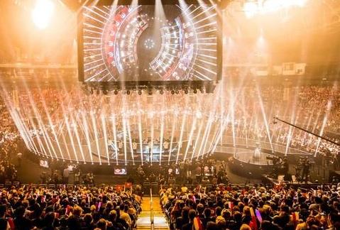 台上实现更 台上实现更